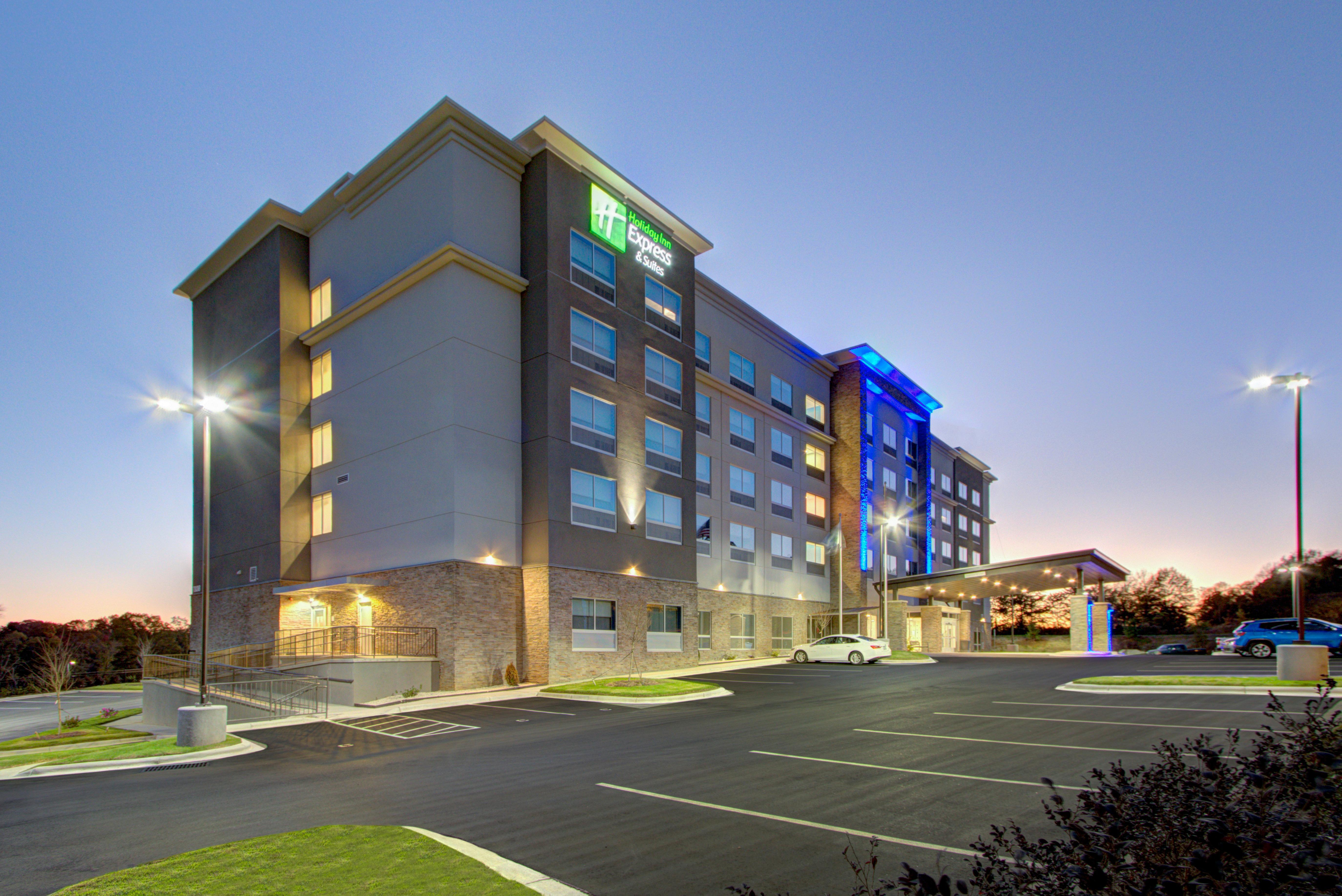 Hotel Express & Charlotte Southwest By Ihg 3*