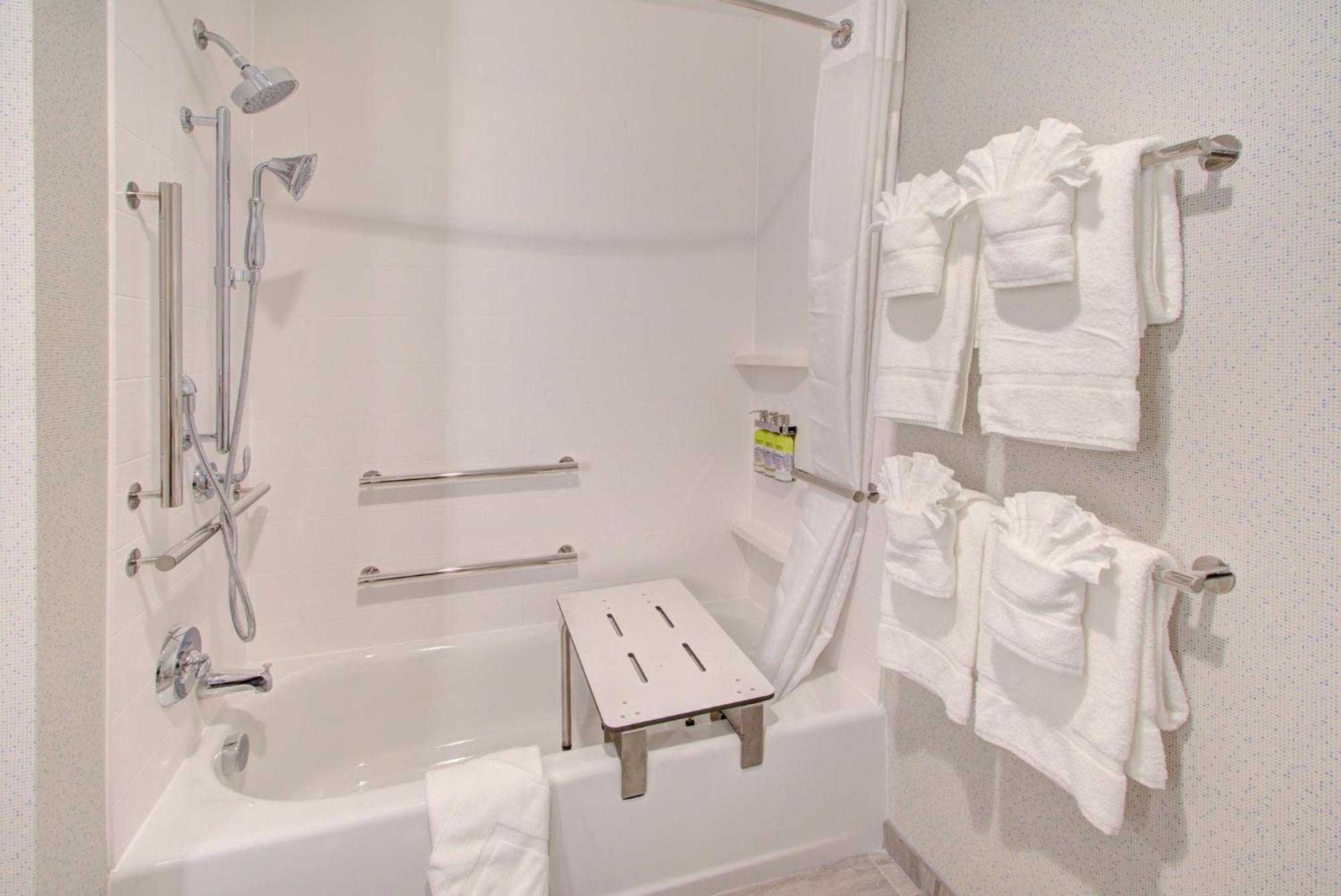 Express & Charlotte Southwest By Ihg Hotel